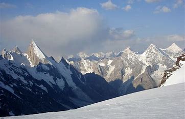 Climbers on Laila Peak
